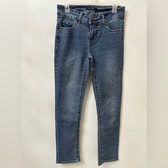 Women’s Size 6 Average Blue Straight Leg Jeans Roz & Ali Blue Jeans Light Washed - Picture 1 of 10